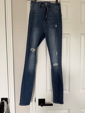 Hollister Medium Blue Distressed Women’s Skinny Jeans